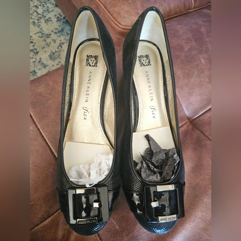 Anne Klein black leather shoes with buckle size 8.5M not new, in good condition